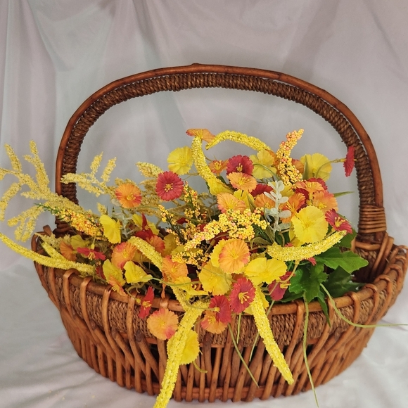 Wicker Rattan Multiuse Basket Flower Gathering Fruit Vegetable Wall Hanging - Picture 1 of 11